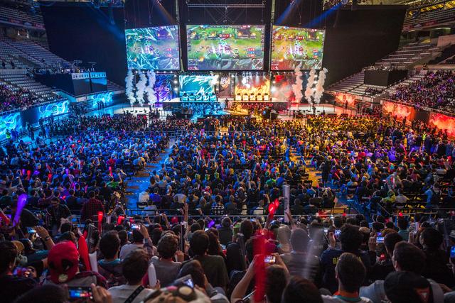 AUG ｜ Eye of Zapems以$50,000的价格售出，但NAVI贴纸将其价格提高到$100,000