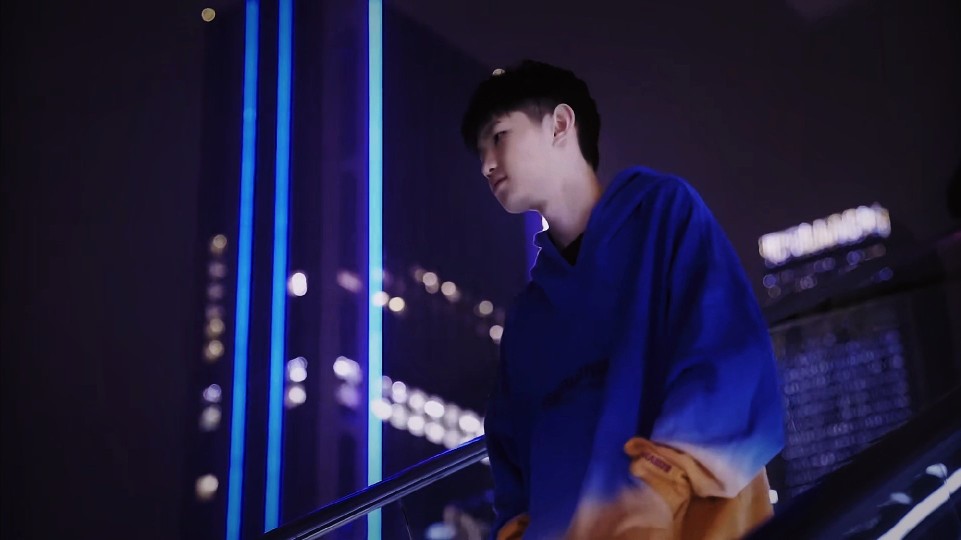 个具有