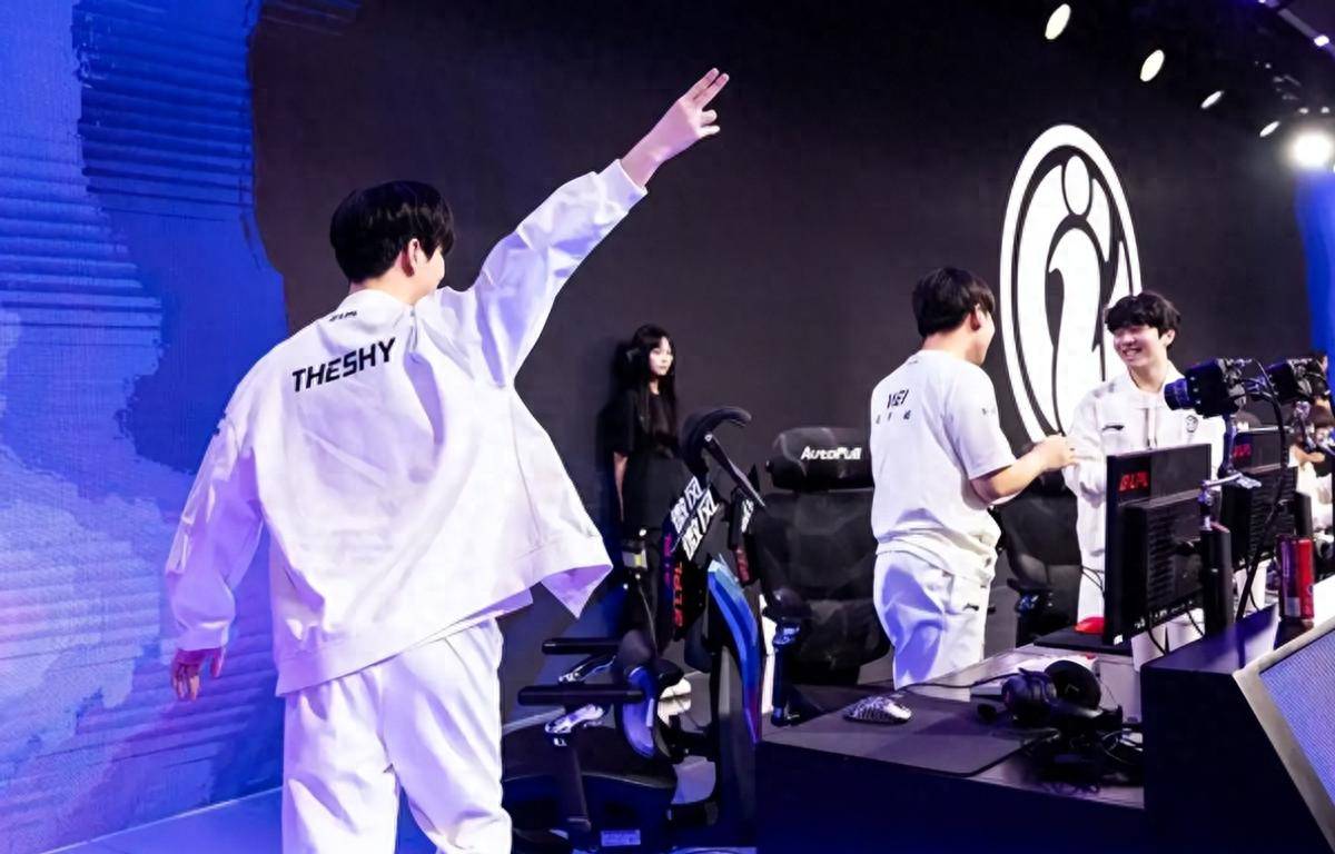 Dplus KIA 击败 Hanwha Life Esports 在 LCK 2025 赛季