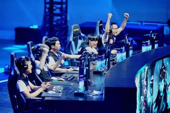 指挥位置说换就换，eStar的本赛季KPL之路还有戏吗？