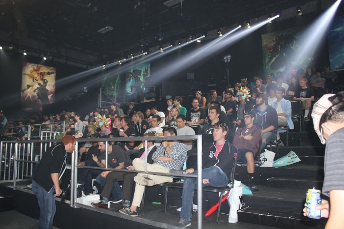 FPX 官方：打野选手 moyan 正式离队